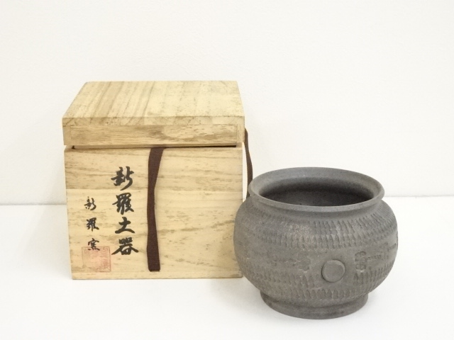 朝鮮半島古陶磁器 新羅土器 三角透かし造幾何学文様蓋付 香炉 祭器